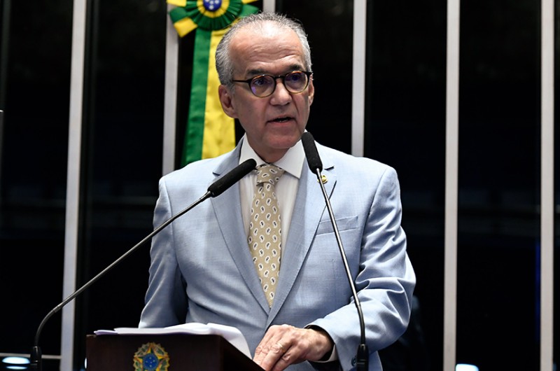 Fernando Dueire assume mandato por Pernambuco