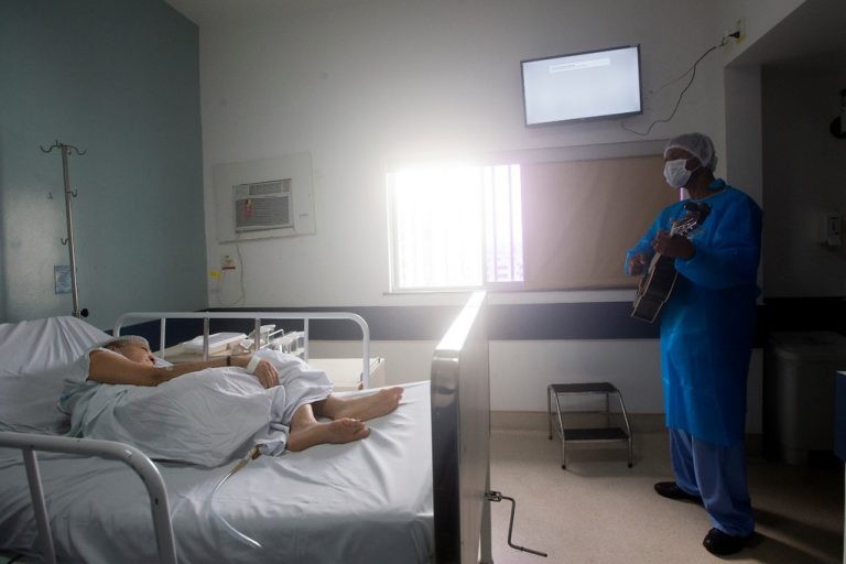 Comissão debate a importância da musicoterapia no tratamento da saúde