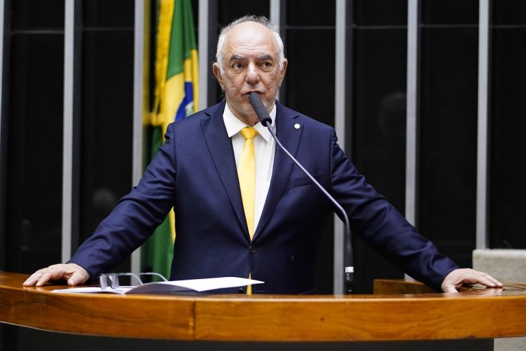 Comissão aprova mudança em carência de benefícios para empregados readmitidos no mercado