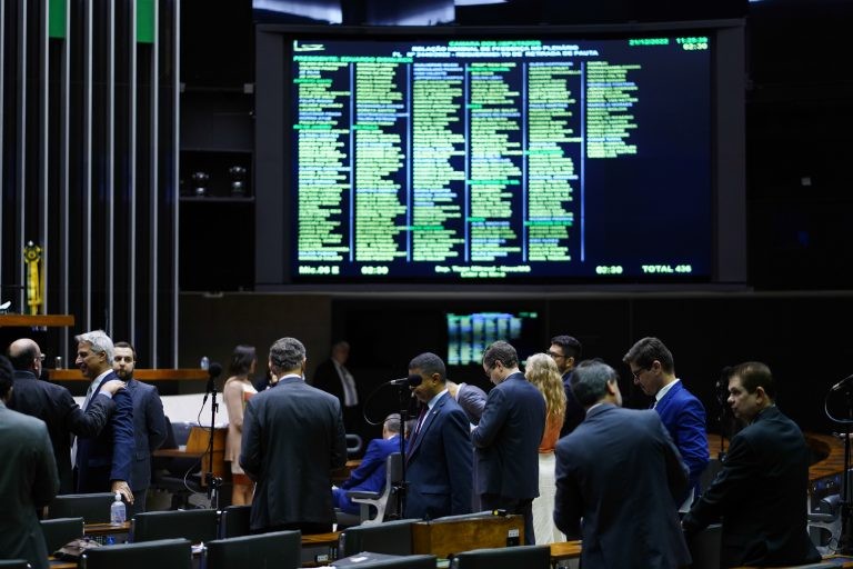 Câmara aprova reajuste para servidores do MPU e do CNMP; acompanhe