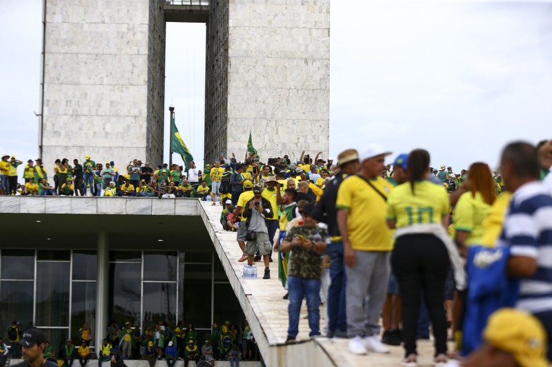 Presidente interino do Congresso convoca reunião para esta segunda