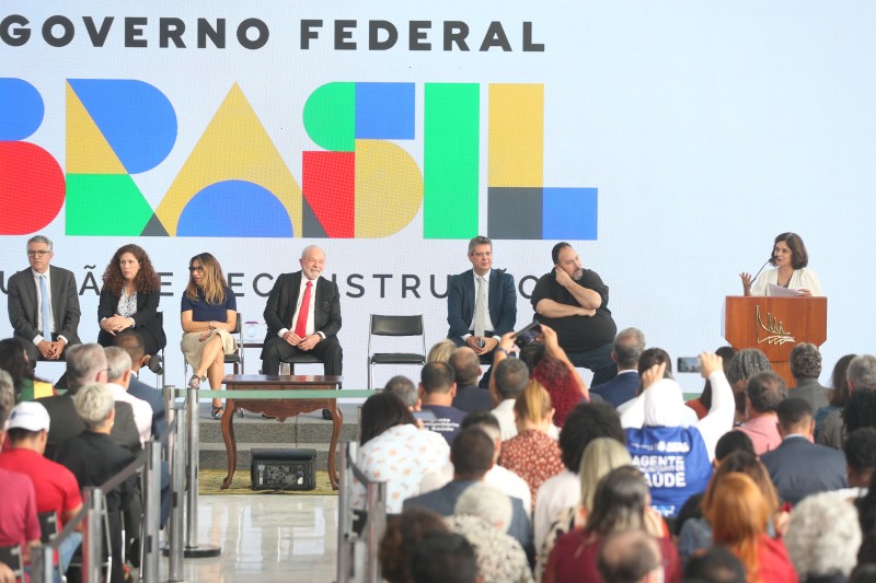 Lei transforma agentes comunitários em profissionais de saúde