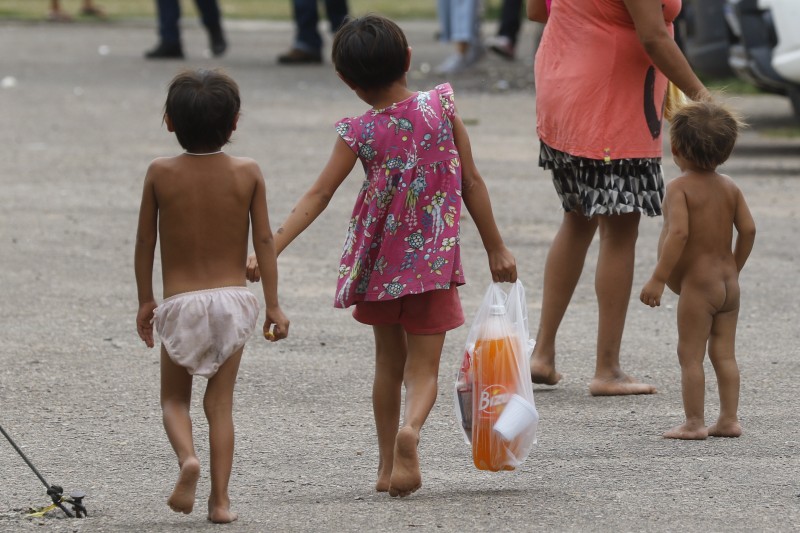 Indígenas yanomami com alta hospitalar voltam para o território