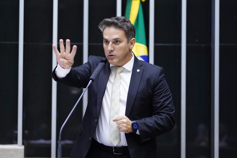 Projeto prevê convênios para transmissão de alertas sobre desaparecimento de crianças