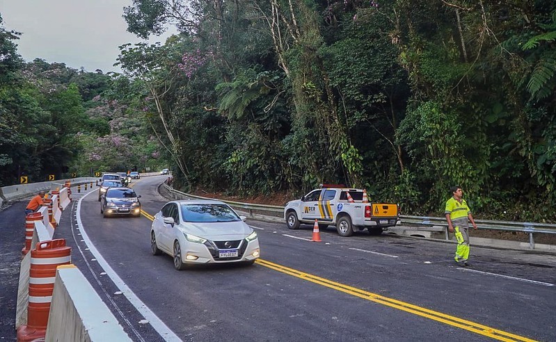 Governo de SP antecipa liberação do tráfego na Rodovia Mogi-Bertioga
