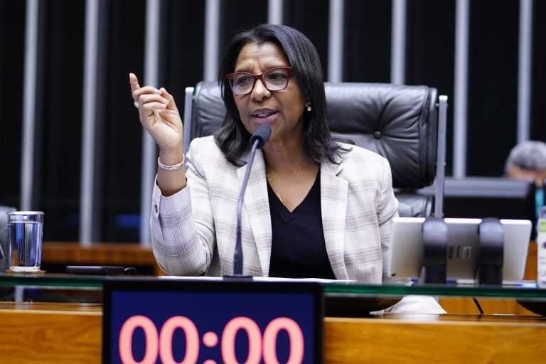 Projeto permite personalização de grade de TV por assinatura