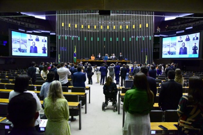 Deputados e sociedade civil pedem mais investimento em pesquisas sobre doenças raras