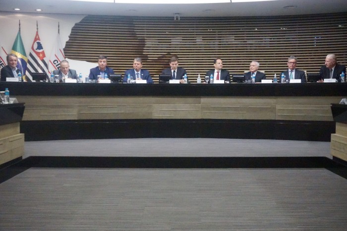 Governo de São Paulo assina decreto para retomada da atividade industrial