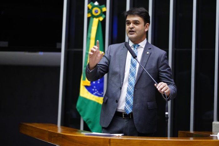 Proposta prevê inexigibilidade de licenciamento em serviço de clipping