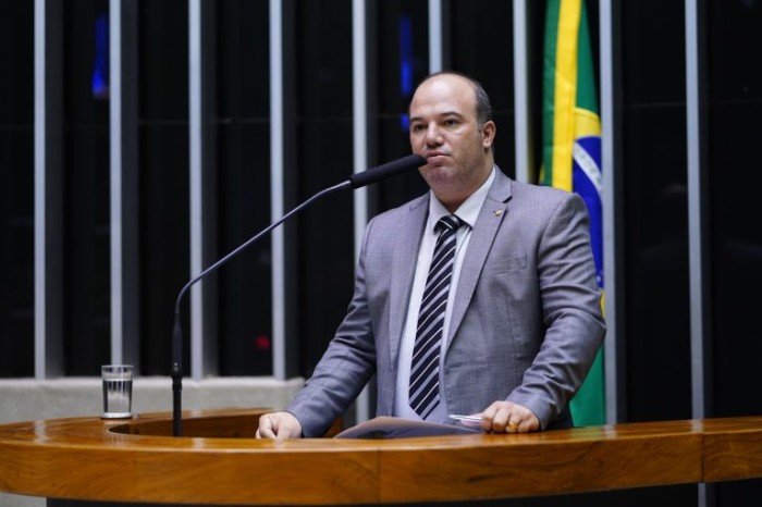 Projeto prevê colocação de símbolo do autismo para indicar prioridade de embarque em aeroportos