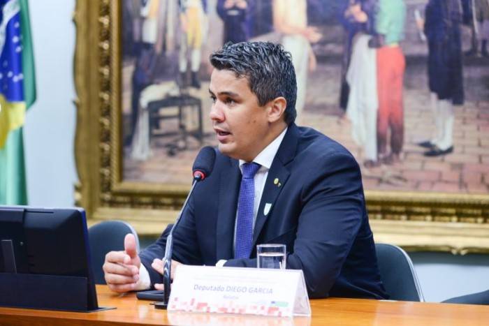 CCJ aprova projeto que institui programa nas escolas para prevenção do sofrimento psíquico