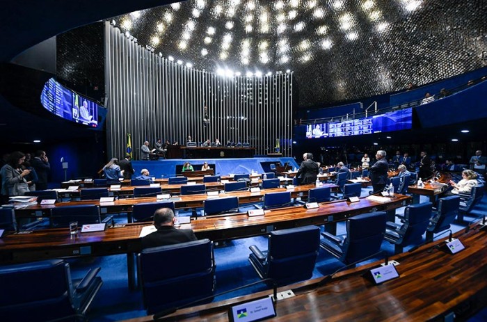 Senado desarquiva projeto que proíbe cigarros eletrônicos e similares