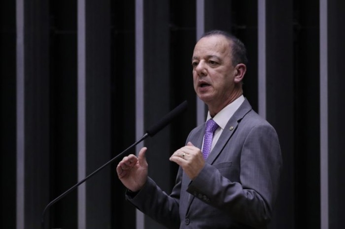 Projeto revoga direito de ex-presidente da República ter servidor pago pelo Estado