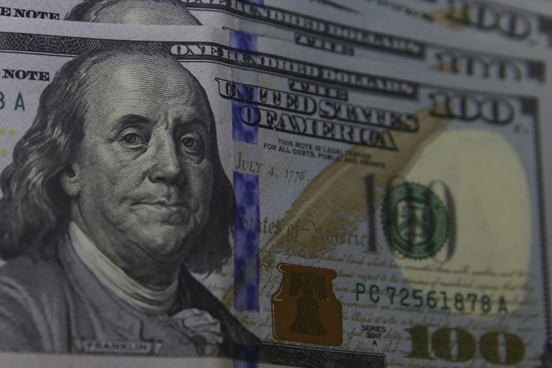 Dólar cai para R$ 5,09 e fecha no menor valor em uma semana